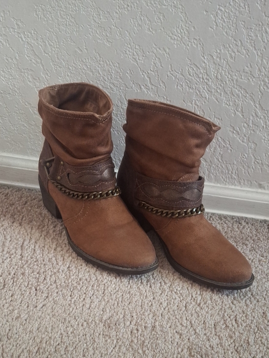 BONGO Shoes - Bongo Brown Suede Ankle Boots w/ Chain Accent